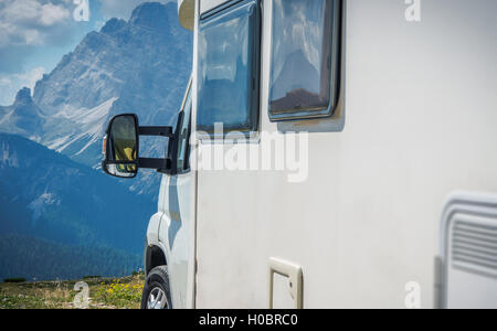 Mountain Vista Camping Camping. RV Camping dans les Hautes Alpes. Banque D'Images