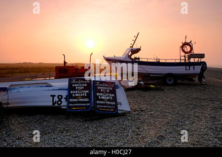 Coucher du soleil sur la plage, le CLAJ North Norfolk, Angleterre Banque D'Images