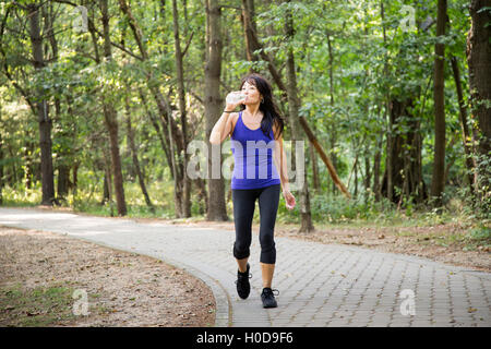 Asian American Woman walking in a park Banque D'Images