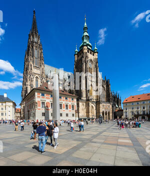 La cathédrale de Prague. Habour à partir de la Troisième cour du château de Prague, Prague, République Tchèque Banque D'Images