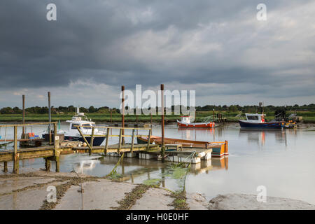 Vue depuis le port de Southwold à la recherche de l'autre côté de la rivière Blyth à Walberswick. Suffolk, Angleterre, RU Banque D'Images