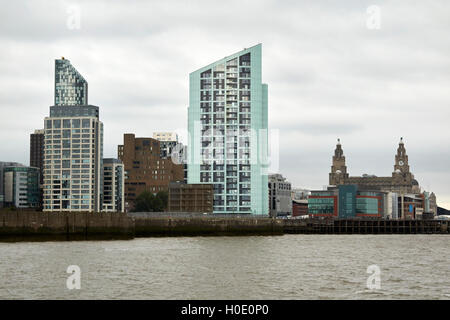 Alexandra tour à princes dock et d'autres bâtiments du secteur riverain Liverpool Merseyside UK Banque D'Images