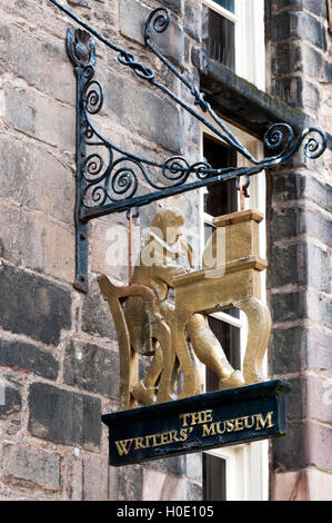 Signe pour le Writers' Museum de Dame de l'escalier, près d'Édimbourg. Banque D'Images