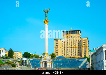 Monument de l'indépendance sur la place Maidan Nezalezhnosti à Kiev, Ukraine Banque D'Images