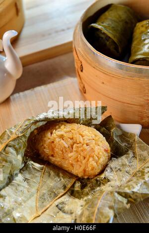 De riz feuille de lotus pearl coquillages plats internationaux dans le restaurant du Vietnam Banque D'Images