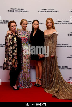 Paula Hawkins (à gauche), Emily Blunt (deuxième à gauche), Rebecca Ferguson (deuxième à droite) et Haley Bennett (droite) assister à la première mondiale de la petite fille dans le Train à Leicester Square, Londres. ASSOCIATION DE PRESSE Photo. Photo date : mardi 20 septembre, 2016. Crédit photo doit se lire : Ian West/PA Wire. Banque D'Images