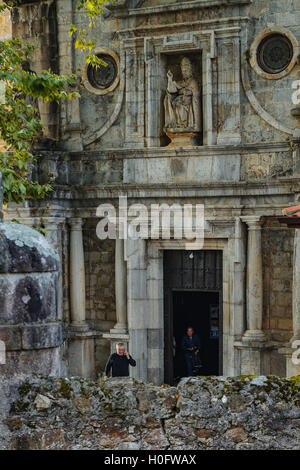 Église de San Pedro Apóstol ou Santuario del Cristo de la Asteria, en ville Limpias, Cantabria, ESPAGNE Banque D'Images