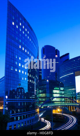 La ville de Puteaux, France-June 23, 2016 : Le quartier des affaires de La Défense est l'Europe plus grand quartier d'affaires construit à cet effet . Banque D'Images