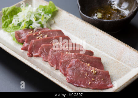 Coeur de boeuf au wasabi sel poignarder et gingembre Sauce soja sur le plateau Banque D'Images