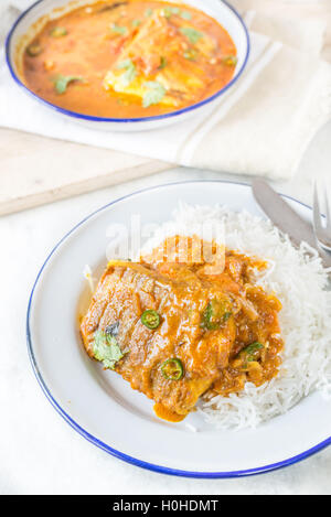 Poissons en sauce Coco Curry recette dans le style indien Banque D'Images