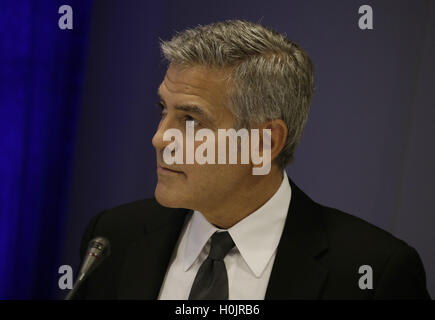 New York, New York, USA. 20 Sep, 2016. États-unis l'acteur George Clooney participe à un appel à l'action du secteur privé au Sommet des leaders pour les réfugiés des Nations Unies au cours de la 71e session du débat général à l'Assemblée générale des Nations Unies au siège des Nations Unies à New York, New York, USA, 20 septembre 2016.Crédit : Peter Foley/Piscine via CNP Crédit : Peter Foley/CNP/ZUMA/Alamy Fil Live News Banque D'Images