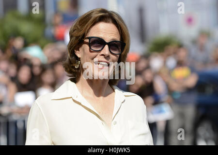 San Sebastian, Espagne. 20 Sep, 2016. Sigourney Weaver est vu arriver au 64e Festival du Film de San Sebastian le 20 septembre 2016 à San Sebastian, Espagne. | Verwendung weltweit © dpa/Alamy Live News Banque D'Images