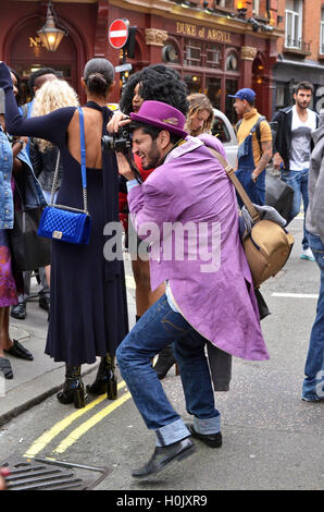 Londres, Royaume-Uni. 20 Septembre, 2016. London fashion week s'achève avec l'infuseur en dehors de l'animé de la rue parking NCP à Soho que la mode fans prendre la chance d'assister à des spectacles. Credit : JOHNNY ARMSTEAD/Alamy Live News Banque D'Images