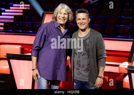 Alejandro Sanz y José Mercé durante la presentación de la nueva temporada del programa 'La Voz' en Madrid. 05/08/2016 Banque D'Images