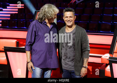 Alejandro Sanz y José Mercé durante la presentación de la nueva temporada del programa 'La Voz' en Madrid. 05/08/2016 Banque D'Images