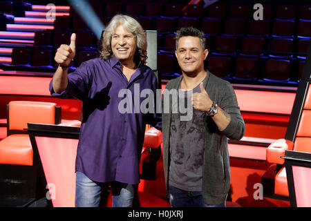 Alejandro Sanz y José Mercé durante la presentación de la nueva temporada del programa 'La Voz' en Madrid. 05/08/2016 Banque D'Images