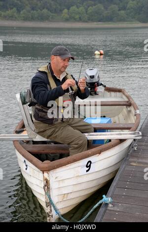 Réservoir d'Llandegfedd près de Newport South Wales, UK. 21 Septembre, 2016. International de pêche Pays de Galles UK Mercredi 21 Septembre 2016 Pays de Galles sont les hôtes de cet ans fly fishing la concurrence internationale entre les pays de Galles, l'Ecosse, l'Irlande et l'Angleterre au réservoir d'Llandegfedd près de Newport South Wales. Crédit : Steven Phillips/Alamy Live News Banque D'Images