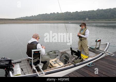 Réservoir d'Llandegfedd près de Newport South Wales, UK. 21 Septembre, 2016. International de pêche Pays de Galles UK Mercredi 21 Septembre 2016 Pays de Galles sont les hôtes de cet ans fly fishing la concurrence internationale entre les pays de Galles, l'Ecosse, l'Irlande et l'Angleterre au réservoir d'Llandegfedd près de Newport South Wales. Crédit : Steven Phillips/Alamy Live News Banque D'Images