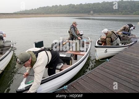 Réservoir d'Llandegfedd près de Newport South Wales, UK. 21 Septembre, 2016. International de pêche Pays de Galles UK Mercredi 21 Septembre 2016 Pays de Galles sont les hôtes de cet ans fly fishing la concurrence internationale entre les pays de Galles, l'Ecosse, l'Irlande et l'Angleterre au réservoir d'Llandegfedd près de Newport South Wales. Crédit : Steven Phillips/Alamy Live News Banque D'Images