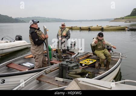 Réservoir d'Llandegfedd près de Newport South Wales, UK. 21 Septembre, 2016. International de pêche Pays de Galles UK Mercredi 21 Septembre 2016 Pays de Galles sont les hôtes de cet ans fly fishing la concurrence internationale entre les pays de Galles, l'Ecosse, l'Irlande et l'Angleterre au réservoir d'Llandegfedd près de Newport South Wales. Crédit : Steven Phillips/Alamy Live News Banque D'Images