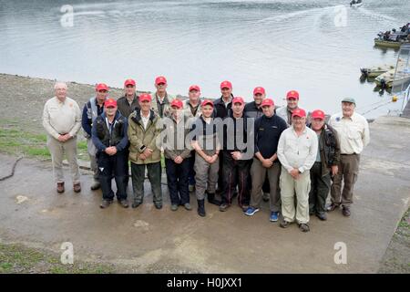 Réservoir d'Llandegfedd près de Newport South Wales, UK. 21 Septembre, 2016. International de pêche Pays de Galles UK Mercredi 21 Septembre 2016 Pays de Galles sont les hôtes de cet ans fly fishing la concurrence internationale entre les pays de Galles, l'Ecosse, l'Irlande et l'Angleterre au réservoir d'Llandegfedd près de Newport South Wales. L'équipe d'Angleterre est sur la photo. Crédit : Steven Phillips/Alamy Live News Banque D'Images