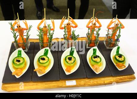 (160921) -- Rotterdam, 21 septembre 2016 (Xinhua) -- Photo prise le 19 septembre 2016 montre un plat chinois sur le Championnat du Monde de la cuisine chinoise à Rotterdam, aux Pays-Bas. Le Championnat du Monde de Cuisine Chinoise s'est tenue du 19 septembre au 21 septembre à Rotterdam. Cette manifestation a attiré plus de 200 cuisiniers exceptionnels de 23 pays et régions. (Xinhua/Gong Bing) (WTC) Banque D'Images