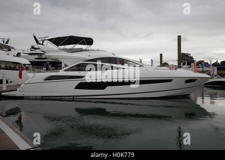 Southampton, UK. 22 Sep, 2016. Sunseeker SS68 amarrés au Southampton Boat Show 2016 Credit : Keith Larby/Alamy Live News Banque D'Images