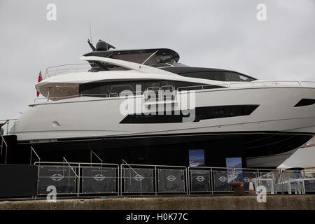 Southampton, UK. 22 Sep, 2016. Sunseeker Stand au Southampton Boat Show 2016 Credit : Keith Larby/Alamy Live News Banque D'Images