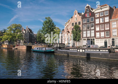 Architecture traditionnelle vu sur canal Prinsengracht, quartier du Jordaan, Amsterdam, Pays-Bas Banque D'Images