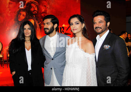 Bollywood acteur Harshvardhan Kapoor cinéaste Rhea Kapoor actrice Sonam Kapoor acteur Anil Kapoor film de lancement musical Mirzya Mumbai Inde Banque D'Images