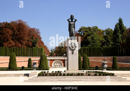 Jacinto Benavente Statue in Parque del Retiro Madrid Espagne Banque D'Images