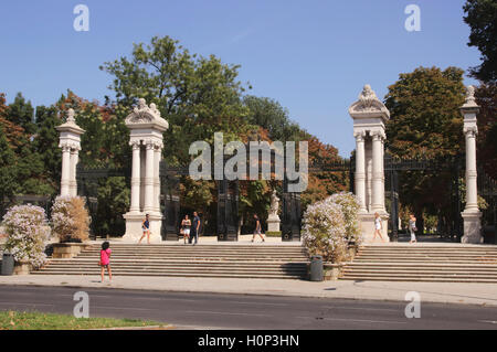 Porte d'entrée au Parque del Retiro Madrid Espagne Banque D'Images