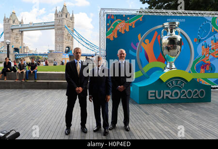 Nouveau président de l'UEFA (L-R) Aleksander il, aux côtés de la maire de Londres Sadiq Kahn et FA Président Greg Clarke au cours de l'UEFA EURO 2020 Lancement de l'événement à Londres l'Hôtel de Ville. Banque D'Images