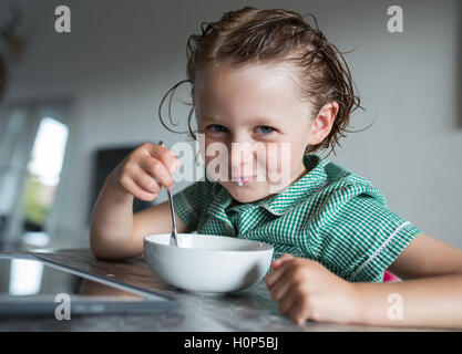 Manger le petit déjeuner Banque D'Images