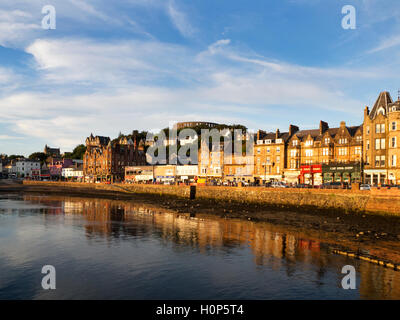 Au coucher du soleil en bord de mer d'Oban Oban Argyll and Bute, Ecosse Banque D'Images