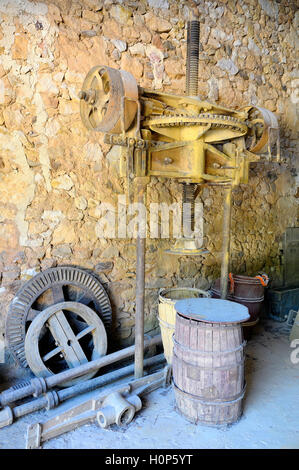 Un atelier ocre Roussillon usine où a été traité le minerai à produire des produits comme colorant pour peinture Banque D'Images