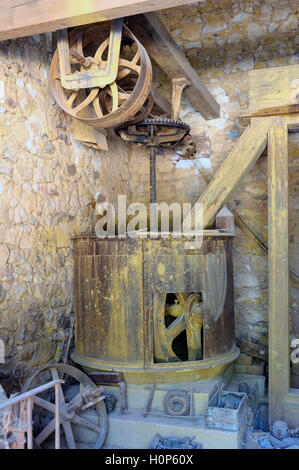 Un atelier ocre Roussillon usine où a été traité le minerai à produire des produits comme colorant pour peinture Banque D'Images