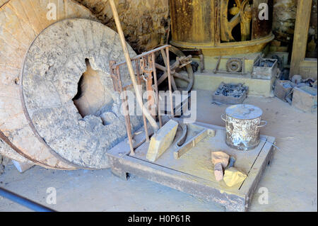 Un atelier ocre Roussillon usine où a été traité le minerai à produire des produits comme colorant pour peinture Banque D'Images