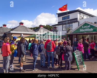 File d'attente pour des fruits de mer dans les fruits de mer d'Oban Hut sur quai ferroviaire Oban Argyll and Bute, Ecosse Banque D'Images