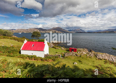 Gîte au toit rouge, le Loch Torridon, Wester Ross, Scotland. Banque D'Images