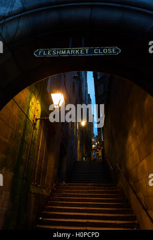 Fleshmarket close, à Édimbourg, en Écosse, dans la nuit Banque D'Images