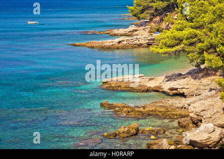 Pierre Turquoise plage de l''île de Brac près de Zlatni Rat, Bol, Croatie, Dalmatie Banque D'Images