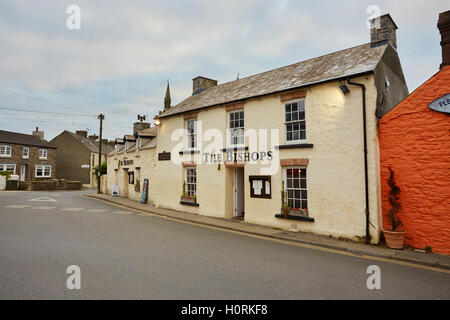 Les évêques pub sur Nun street dans la ville côtière de St Davids, Pembrokeshire, Pays de Galles, Royaume-Uni. Banque D'Images