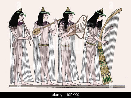 L'Egypte ancienne. Nouvel Empire. Quatuor de musiciens : les femmes double flûte, guitare, harpe, Lyre. La gravure. La couleur. 19e c. Banque D'Images