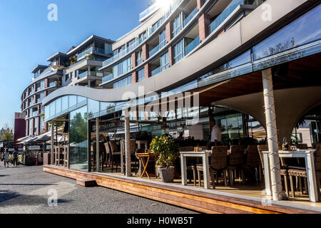 Immeuble d'appartements, restaurant, Centre Eurovea comprenant, Bratislava, Slovaquie, Europe Banque D'Images