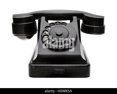Objets isolés : vieux téléphone noir, milieu du 20e siècle, les personnes âgées et éraflée, isolé sur fond blanc Banque D'Images