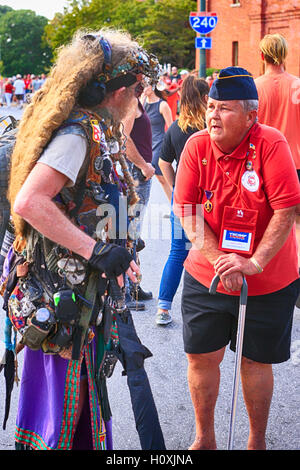 Donald Trump soutenir les pourparlers avec l'ancien combattant un démocrate hippy à Asheville, NC Banque D'Images