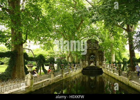 La fontaine Médicis au Jardin du Luxembourg, à Paris, France Banque D'Images