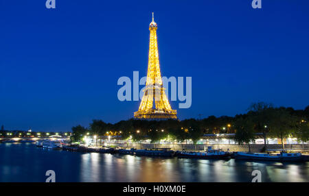 Paris, France-August 30, 2016 : La Tour Eiffel est l'un des monument le plus visité au monde. Banque D'Images