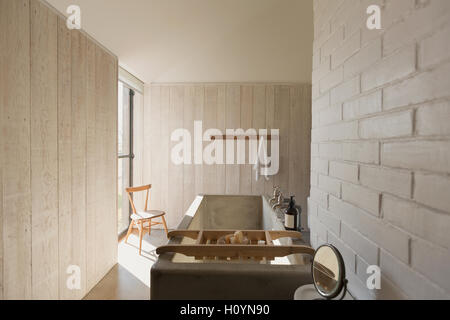 Home Vitrine salle de bains baignoire profonde baignoire Banque D'Images